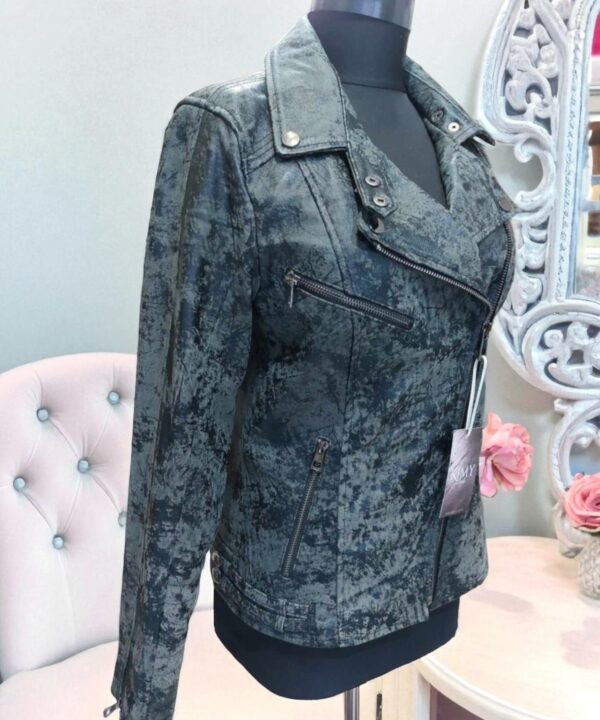 Вталено дамско кожено яке, черно премиум кожа | Kimy Style