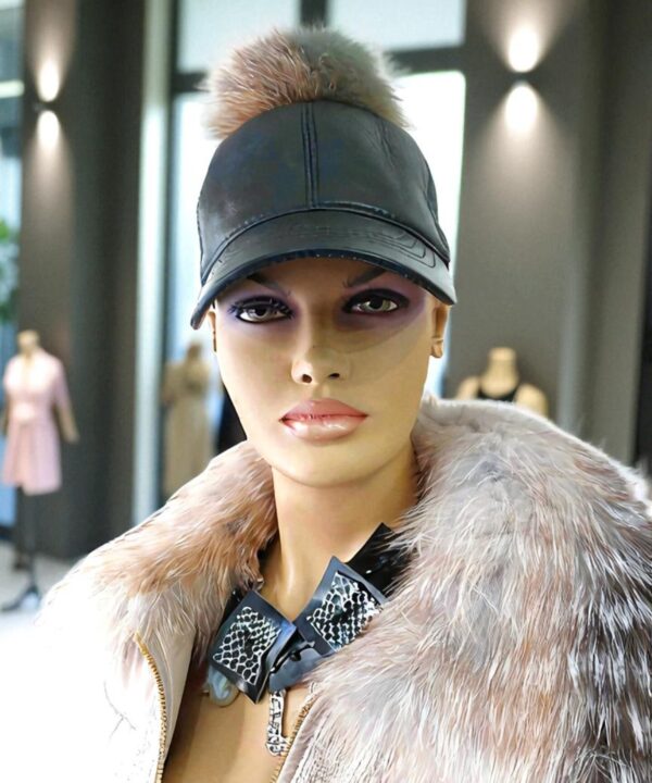 Дамска шапка естествена кожа с козирка естествен пух | KIMY Style