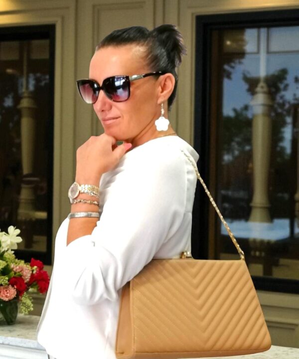 Бежова дамска чанта Miriam