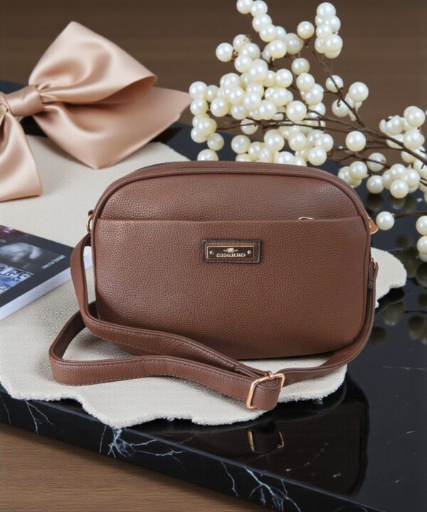 Малка кафява дамска чанта за през рамо | KIMY